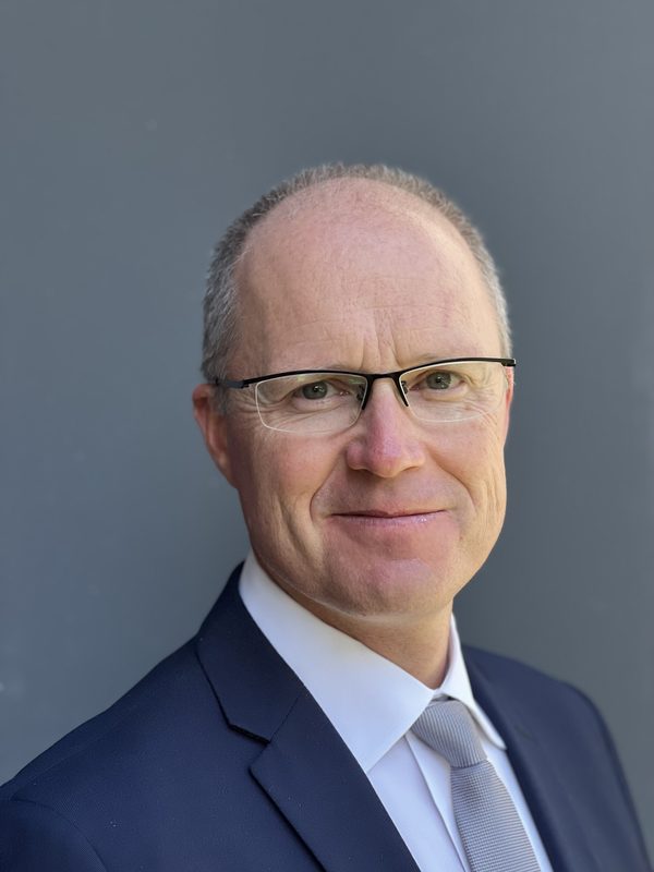 Dr. Barry Hillam, implantologist and instructor at Implant Education Company